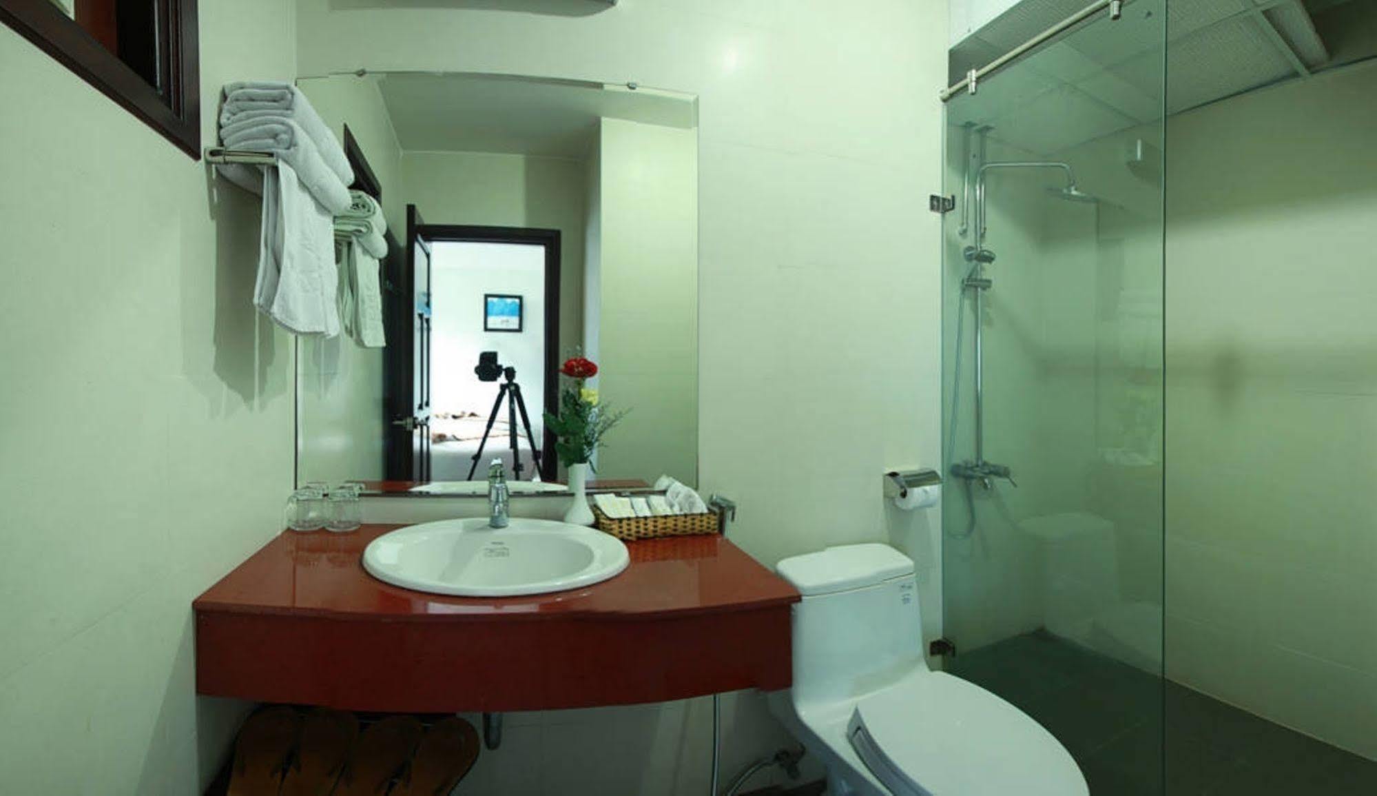 Oc Tien Sa Hotel Da Nang Exterior photo